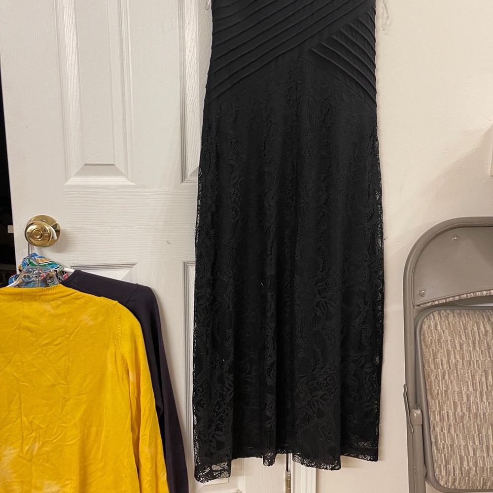 Elegant Black Lace Maxi Dress - Classic Evening Style